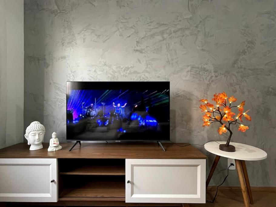 Condominio Solar Di Lucca Lindo Apartamento Com Ar Condicionado E Proximo A Uel ลอนดริน่า ภายนอก รูปภาพ